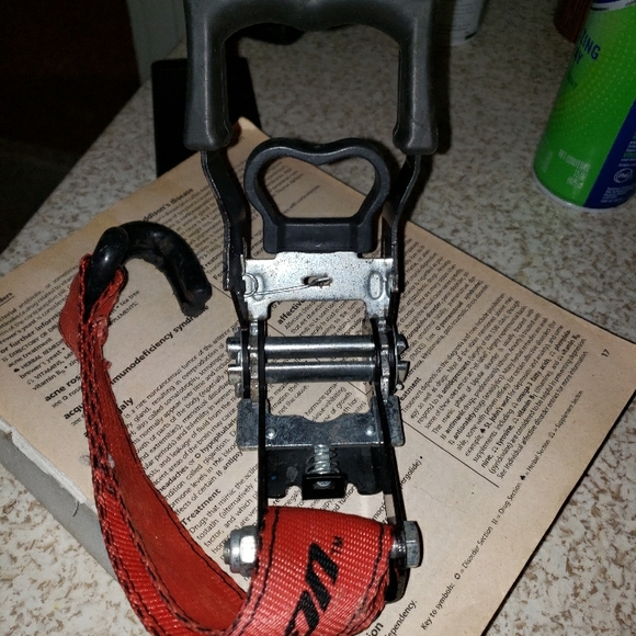 Snap-On Heavy-Duty Red Ratchet Strap - Picture 4 of 5